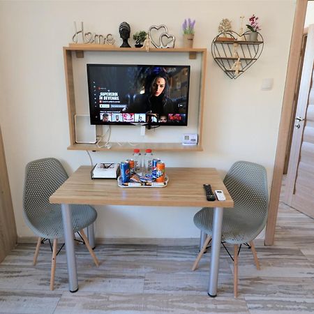 Charming Cozy Apartment - Old Town - Free Minibar Bukares Bagian luar foto