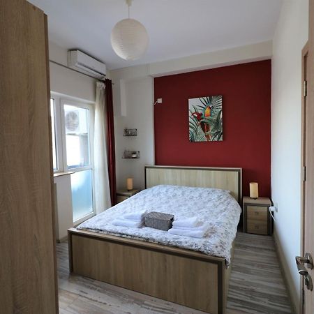 Charming Cozy Apartment - Old Town - Free Minibar Bukares Bagian luar foto