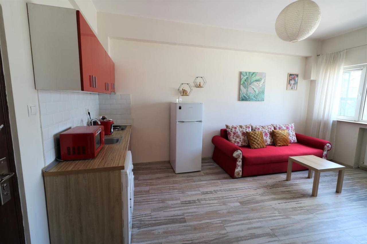 Charming Cozy Apartment - Old Town - Free Minibar Bukares Bagian luar foto