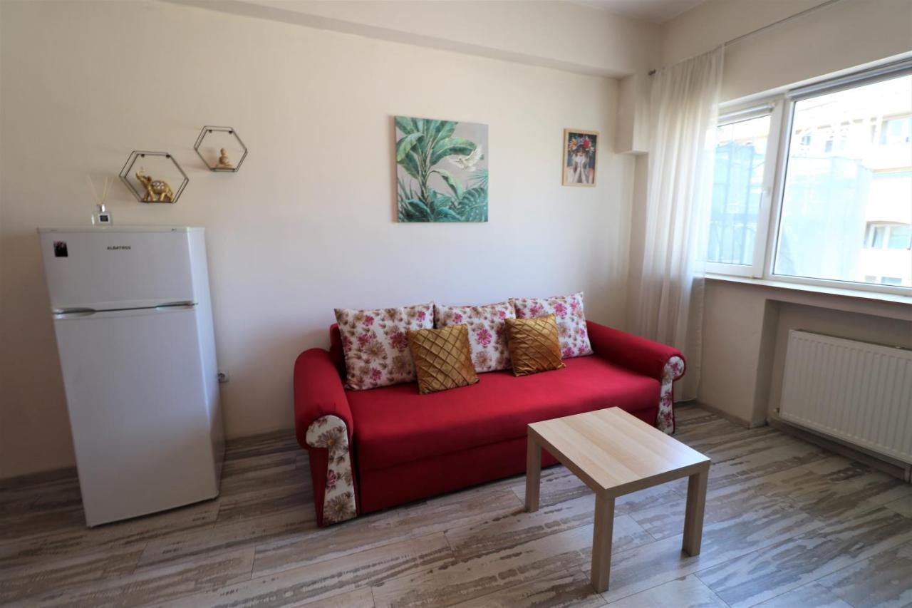Charming Cozy Apartment - Old Town - Free Minibar Bukares Bagian luar foto