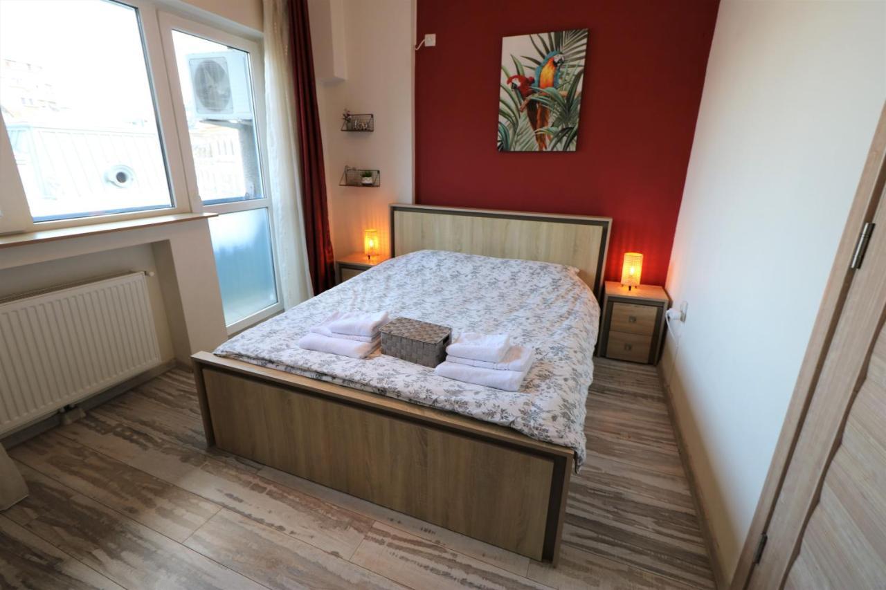 Charming Cozy Apartment - Old Town - Free Minibar Bukares Bagian luar foto