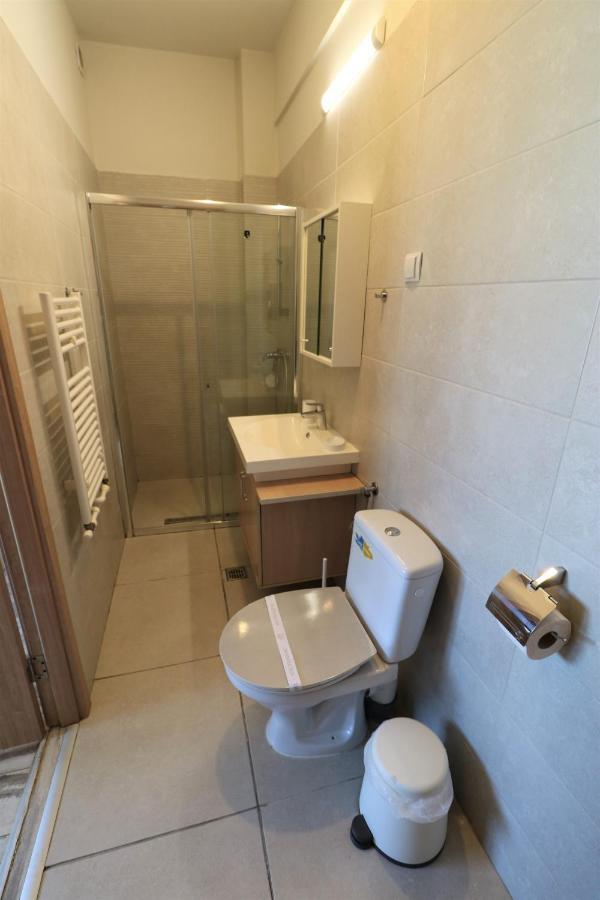 Charming Cozy Apartment - Old Town - Free Minibar Bukares Bagian luar foto