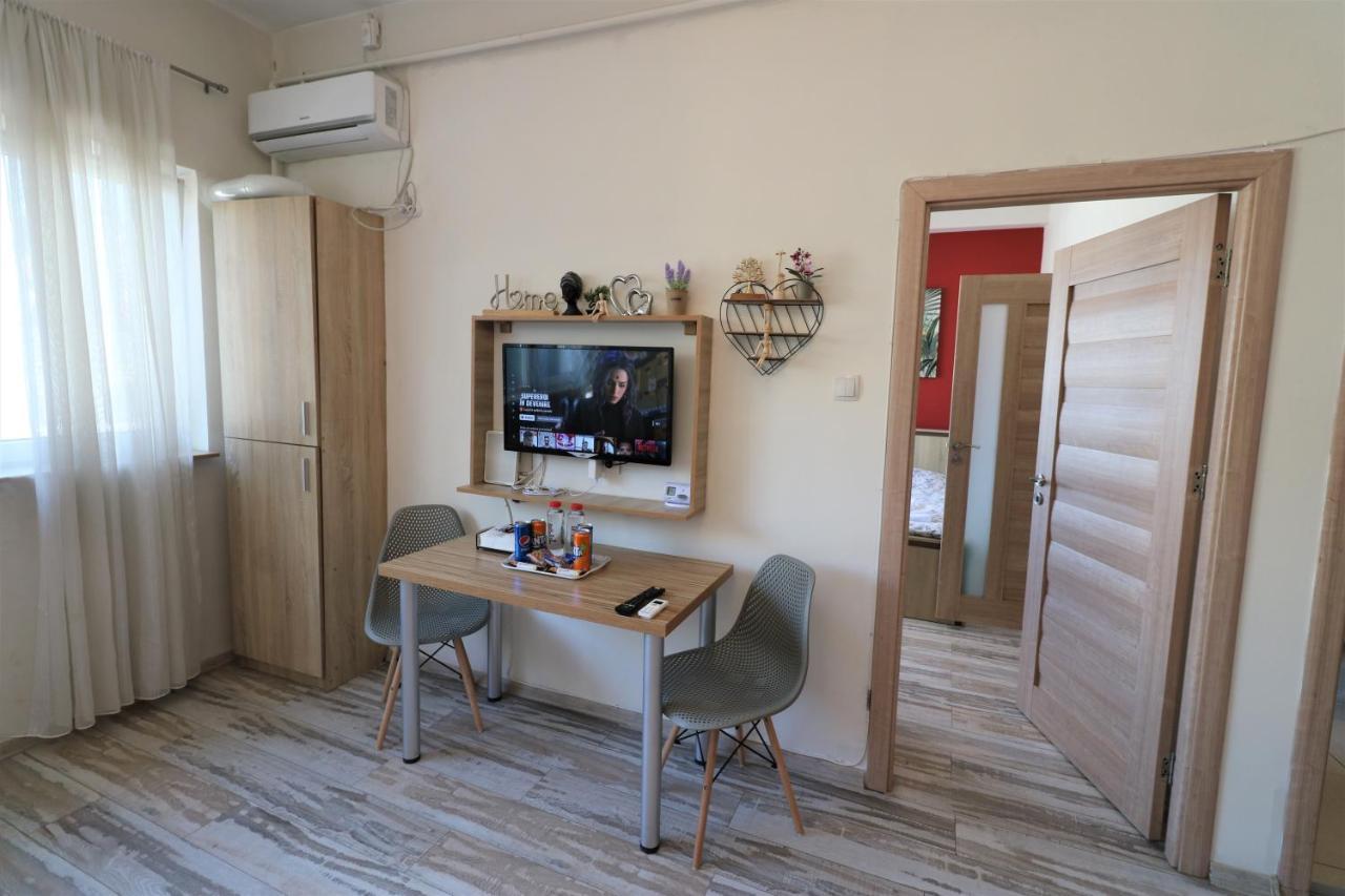 Charming Cozy Apartment - Old Town - Free Minibar Bukares Bagian luar foto