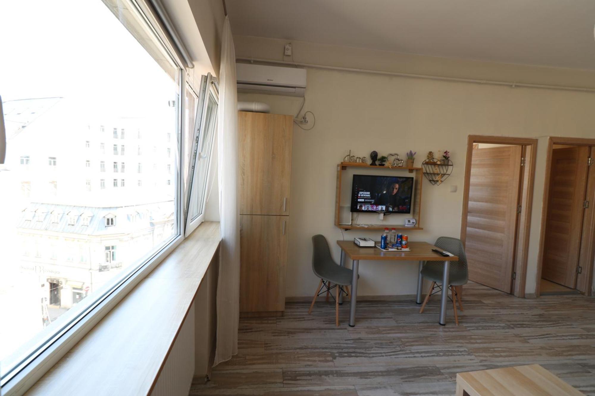 Charming Cozy Apartment - Old Town - Free Minibar Bukares Bagian luar foto