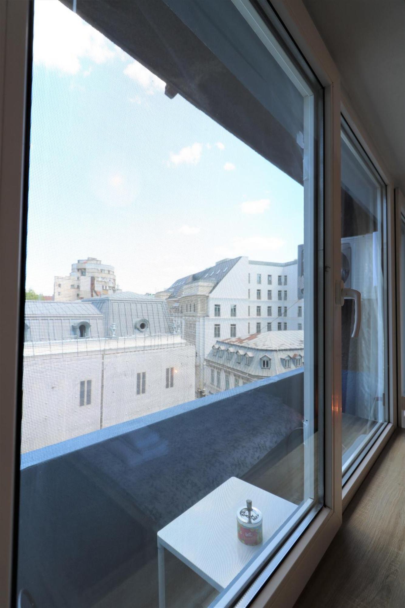 Charming Cozy Apartment - Old Town - Free Minibar Bukares Bagian luar foto